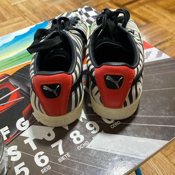 A pair f puma sneakers never been worn can work out price - Picture 2 of 2